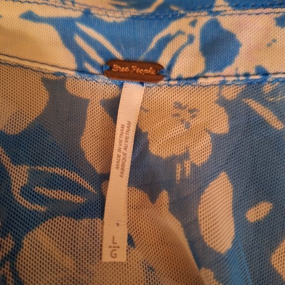 Free People Floral Blue and Cream Women's Top - Picture 6 of 6